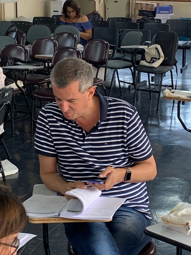 O diretor da Escola Estadual Afonso Pena, Orlando Almeida, tem boas expectativas quanto à implementação do programa na unidade de ensino. Foto: Divulgação SEE/MG